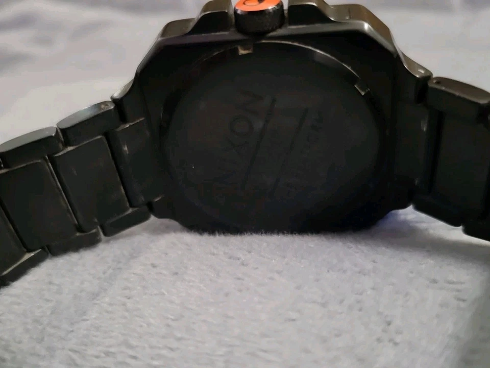 Reloj Analógico Nixon The Platform Jump Color Gunmetal 100M Acero Inoxidable Foto 2 de 4