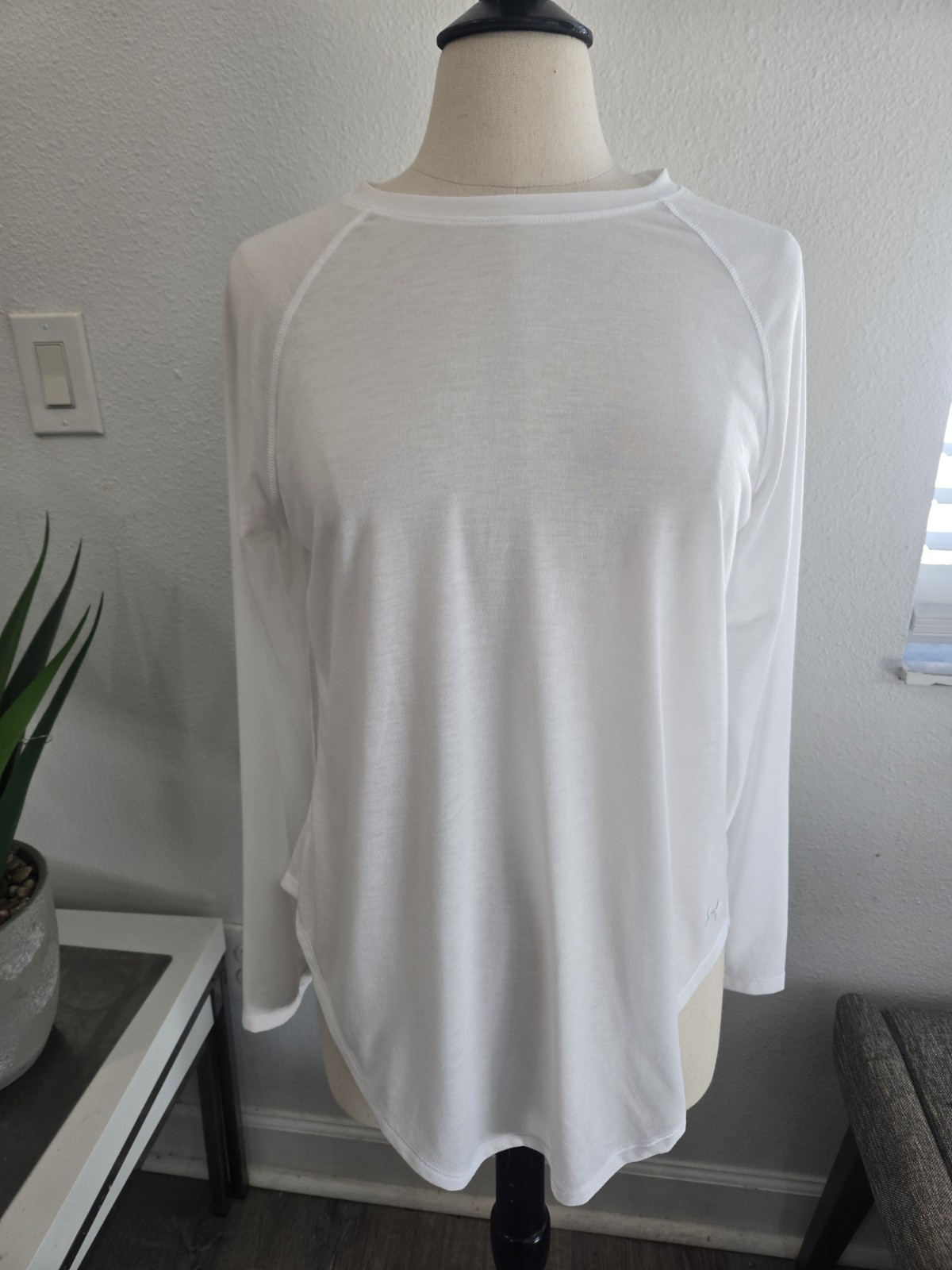 Under Armour Women's White Long Sleeve Open Back Athletic Fit Activewear T-Shirt thumbnail 7