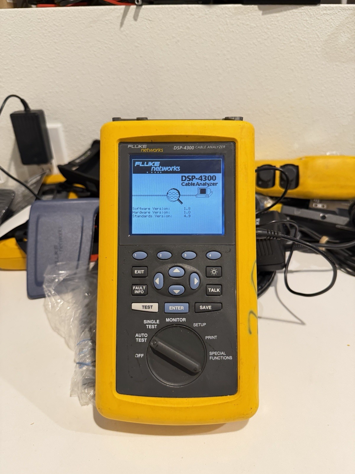 FLUKE NETWORKS DSP-4300 CABLE ANALYZER (TESTED) FREE SHIPPING