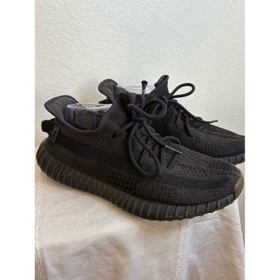 YEEZY BOOST 350 V2 in the ''Onyx'' shoes