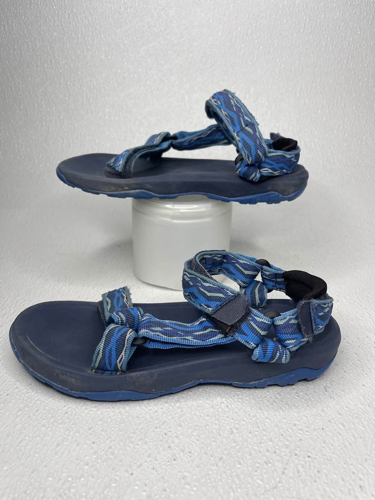 teva hurricane 4 sandals