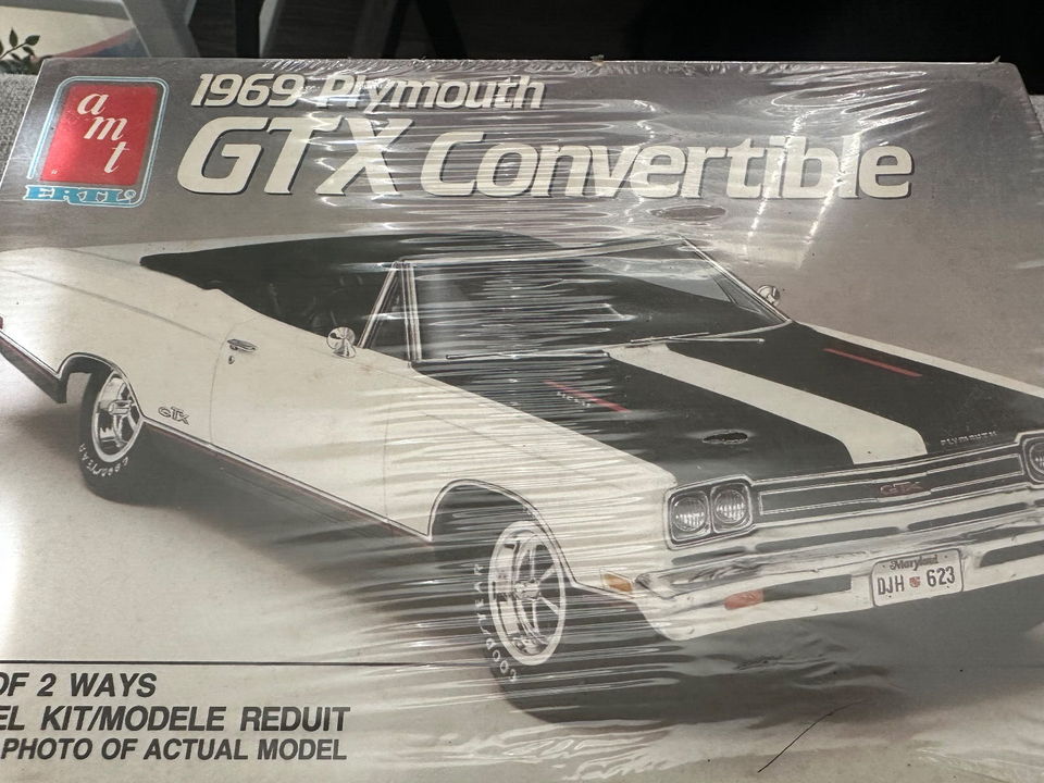 69 Gtx R Model Kit AMT 1/25 Scale 1969 PLYMOUTH GTX CONVERTIBLE Model Kit