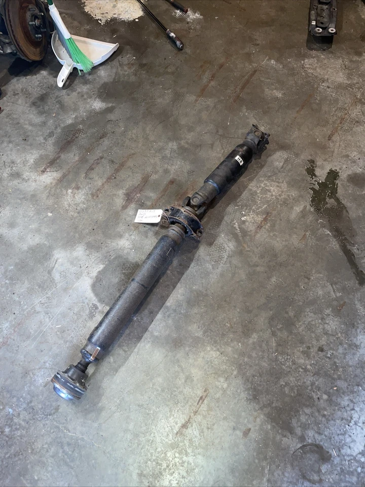 Infiniti G37 2009-2013 sedán eje de transmisión trasero 118 k Foto 2 de 4