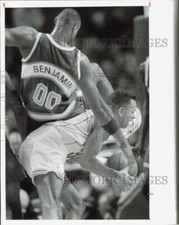 1992 Press Photo Sonics' Benoit Benjamin vs. Charlotte Hornets' Dell Curry