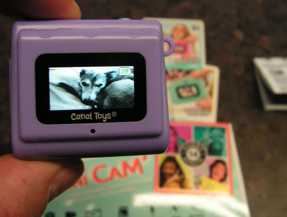 PHOTO CREATOR MINI CAM - Tiny Pocket Keychain Digital Camera - 1GB Micro SD - Image 4 of 4