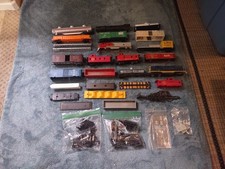HUGE LOT OF TRAIN CARS, ENGINES, PARTS, PIECES UNFINISHED HOBBY TINKERING