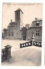 rodez  l'evèché vu du parvis de la cathédrale