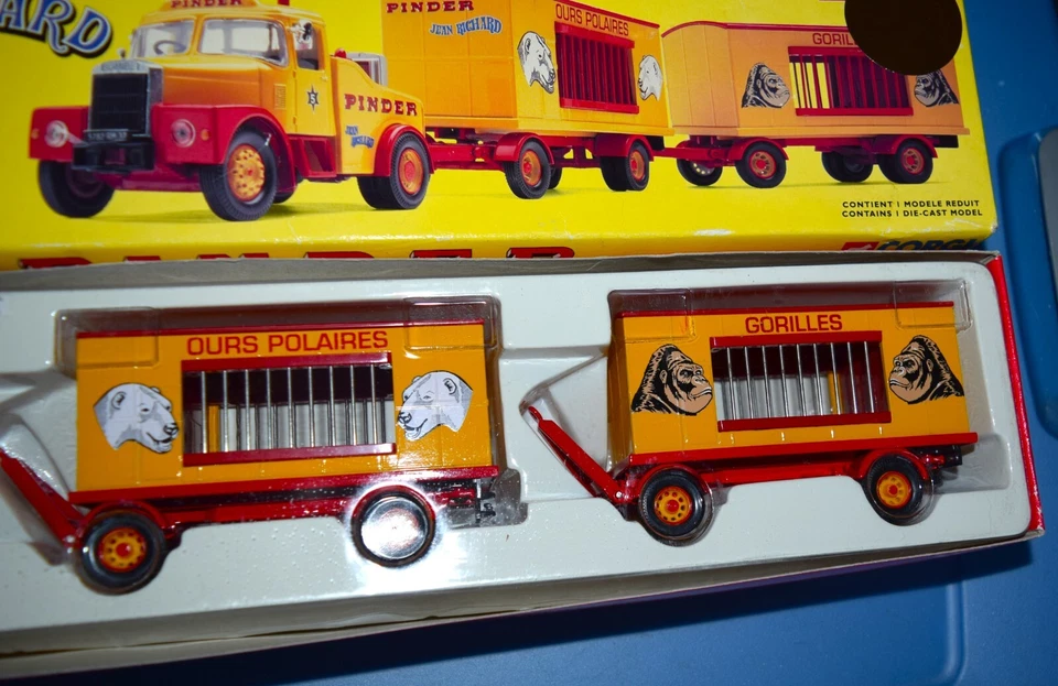 Vtg. Corgi-PINDERS CIRCUS-1997 SCAMMEL HIGHWAYMAN WITH TWO CAGE TRAILERS - Image 3 of 4