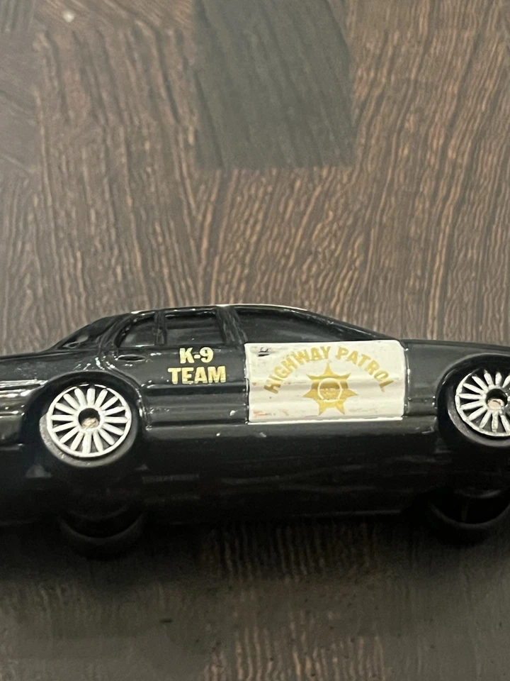 Maisto 1/64 Ford Crown Victoria Police Interceptor -  (Black Highway Patrol) - Image 3 of 4