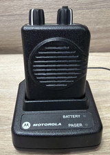 MOTOROLA MINITOR V 5 PAGER - VHF w/ CHARGER RLN5703C  NO BATTERY