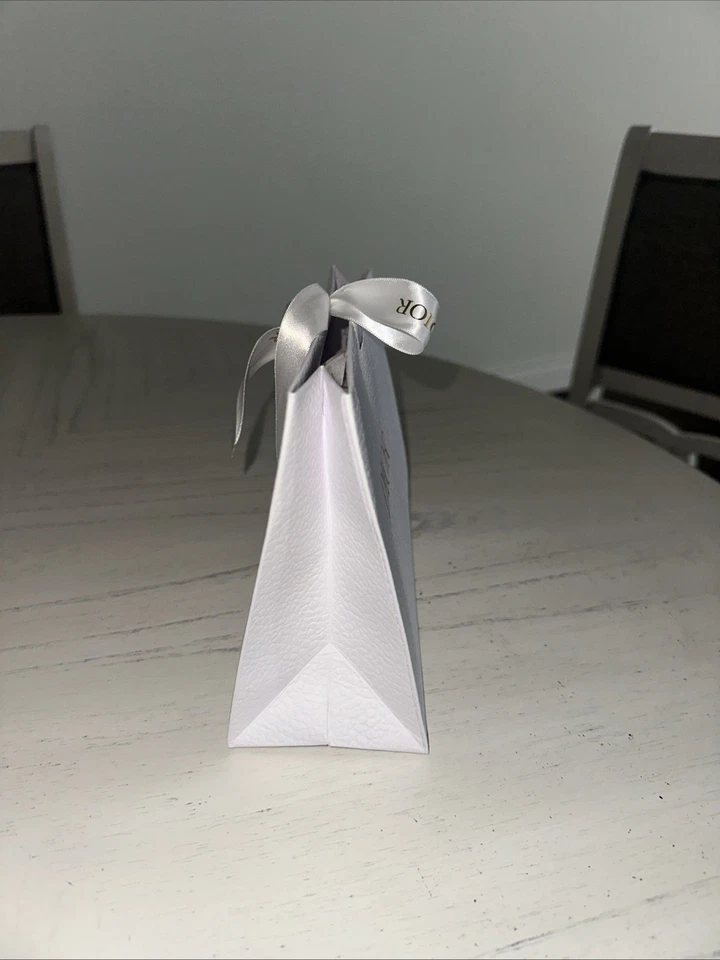 Bolso de compras Christian Dior pequeño texturizado para vacaciones Foto 3 de 4