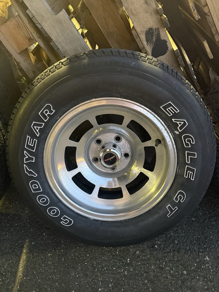 Juego de llantas de aleación C3 Corvette 1978-82 OEM con especificaciones de TPC Goodyear Eagle GT 255/60/15 Foto 3 de 4