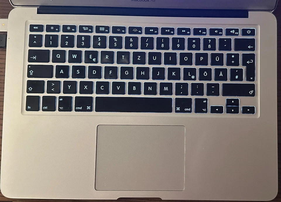 Apple MacBook Air 2017 A1466 EMC 3178 8GB / 256GB / Intel Core i5 1,8GHz - Bild 2 von 4