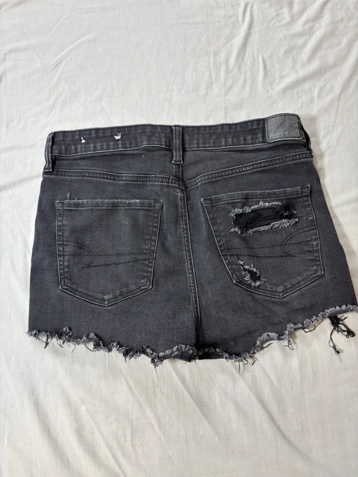 Pantalones cortos de mezclilla negros para mujer American Eagle talla 8 súper elásticos corte desgastados Foto 2 de 4