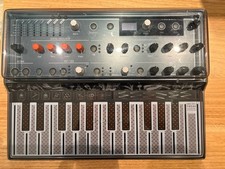 Arturia MicroFreak Hybrid Analog/Digital Synthesizer with decksaver 