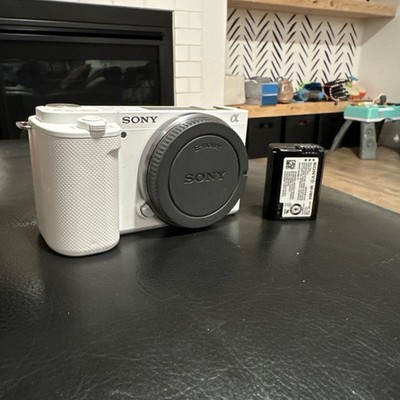Sony ZV-E10 Mirrorless Camera   Works / HDMI Output   READ DESCRIPTION