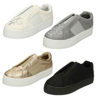 Damen Spot On Plateau Slipper Auf Leisetreter