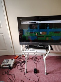 Nintendo NES Console With Controller Zapper Gun And 5 Games Bundle