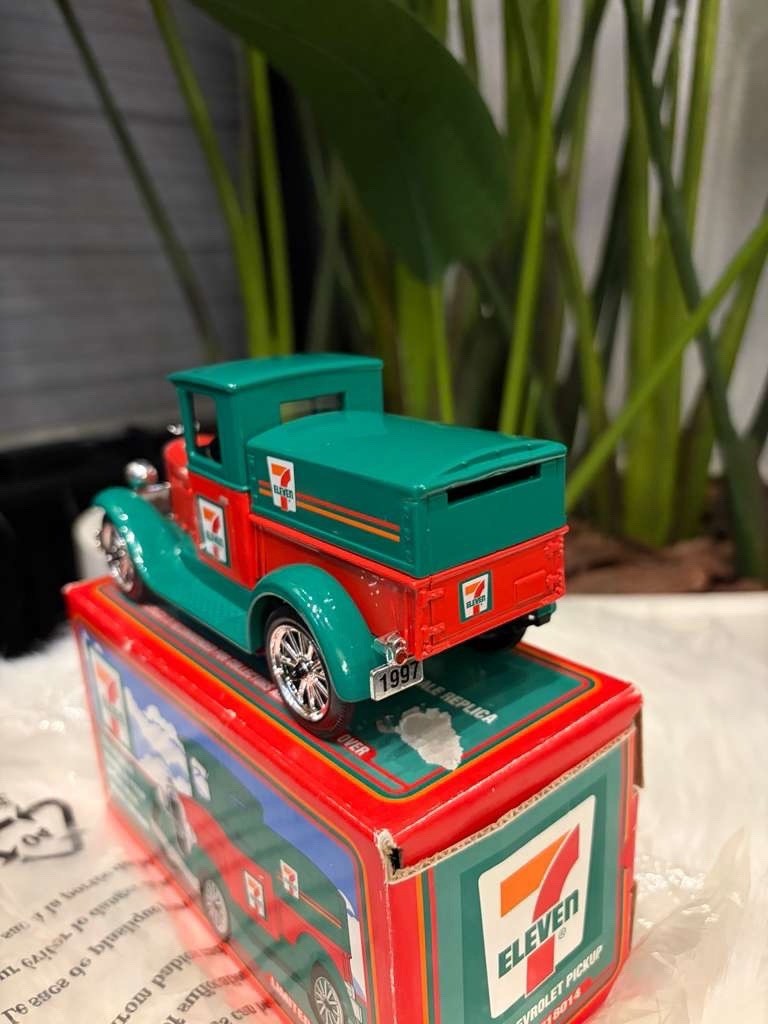7 Eleven 1928 Chevrolet National AB Pickup Die Cast Locking Coin