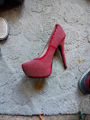 Unsensored Women's Heels Size 8 Red