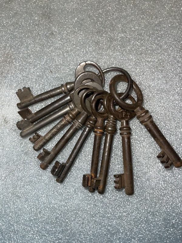 Fantastic Rustic Set Of   10 Antiques French Wrought Iron Keys 2 1/2“ Long #2
