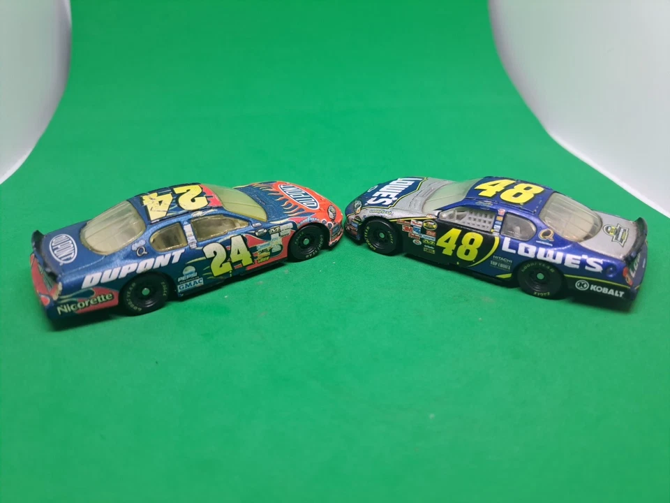 JEFF GORDON CUSTOM 1:64 DIECAST DUPONT 2004 BRISTOL FALL RACE Car + 3 More Cars - Image 3 of 4