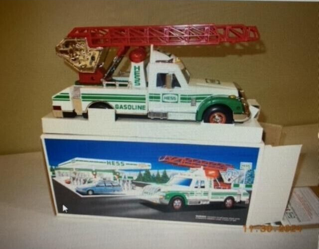 1994 Hess Rescue Truck with aerial ladder - NIB