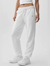 NWT Alo Yoga Women s Accolade Sweatpants Cool Chrome White Size S