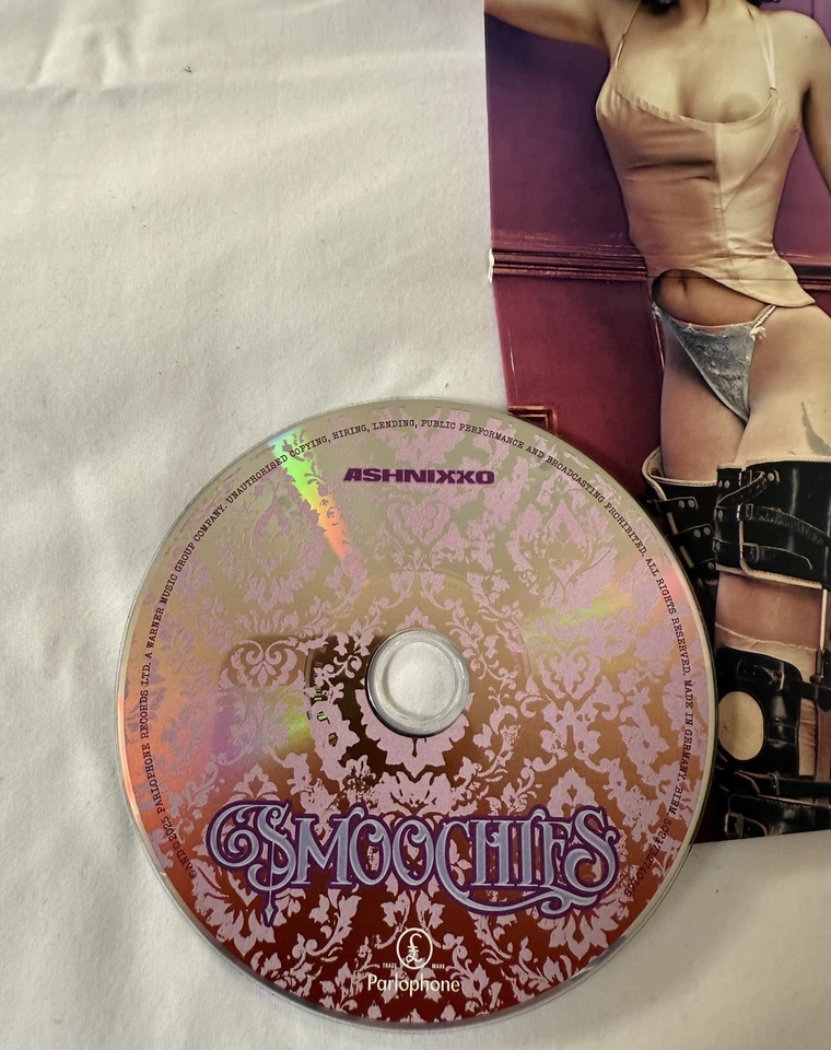 Ashnikko Signed - Smoochies CD (Signed & Personalised 4) Foto 4 de 4