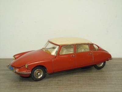Citroen DS19 - Dinky Toys 530 France - 1:43 *74110