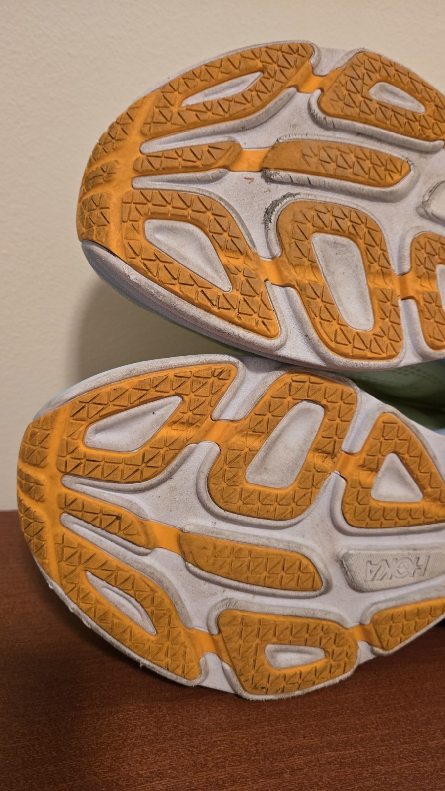 Hoka One One Bondi 8 Yellow Blue ORANGE Running Shoes MENS SZ 12.5 D VERY NICE!  thumbnail 10