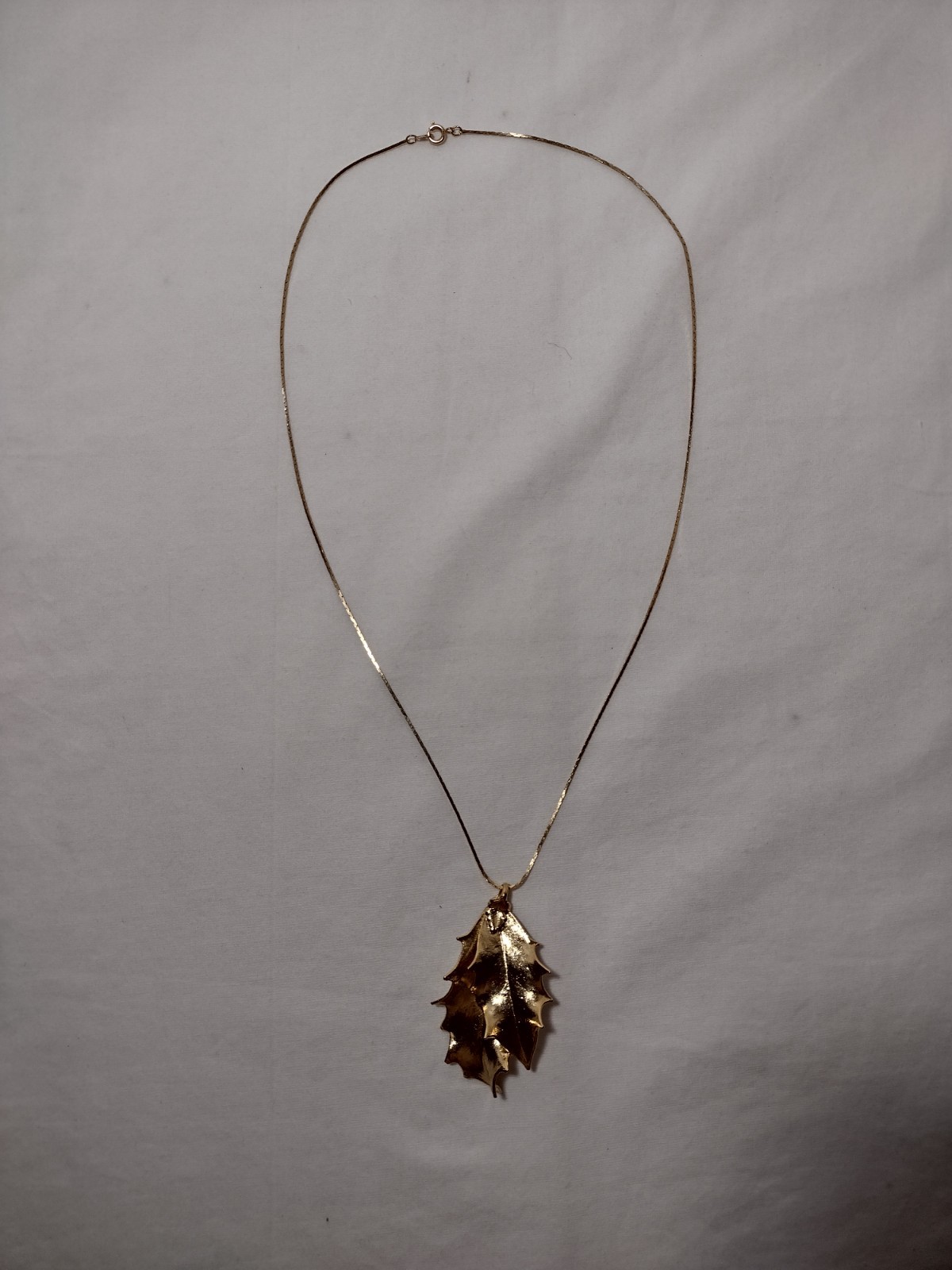 Vintage Gold Dipped Holly Leaf Pendant Necklace R… - image 4