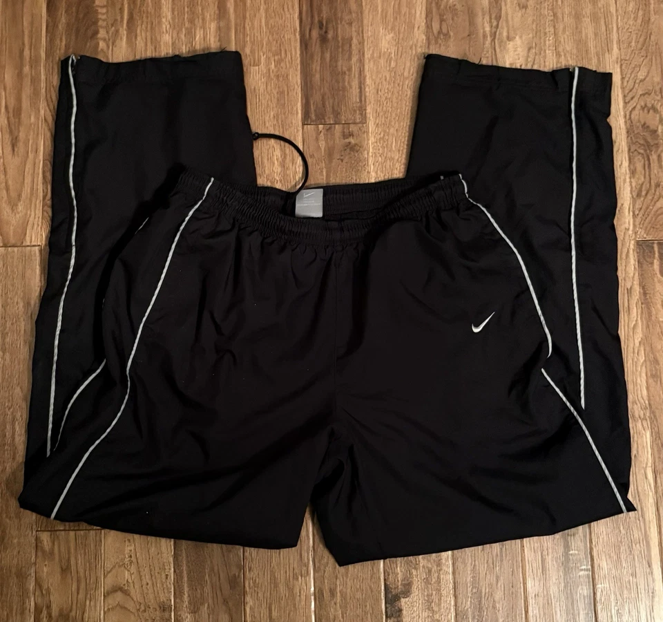 Pantalones de chándal vintage Nike One Line para hombre talla grande negros con línea blanca Foto 2 de 3