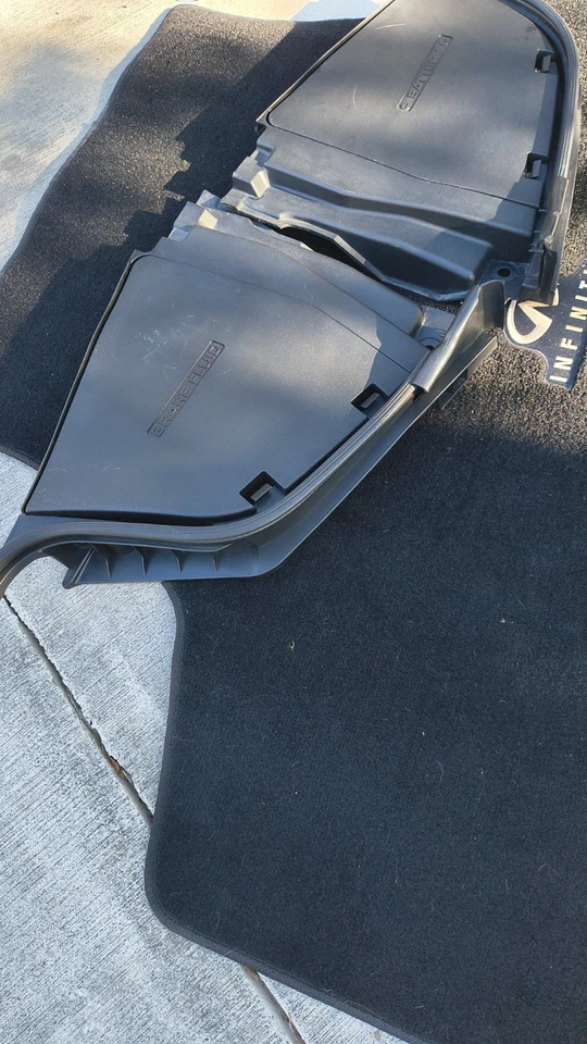 Panel de cubierta de batería y freno Infiniti M37s Foto 2 de 4