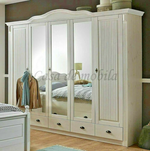 Weiße Kleiderschränke im Landhaus-Stil