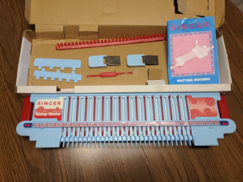 Vintage 1992 Singer Children's Knitting Machine - 7+ Years NOT COMPLETE-MISSING - 第 1/6 張圖片