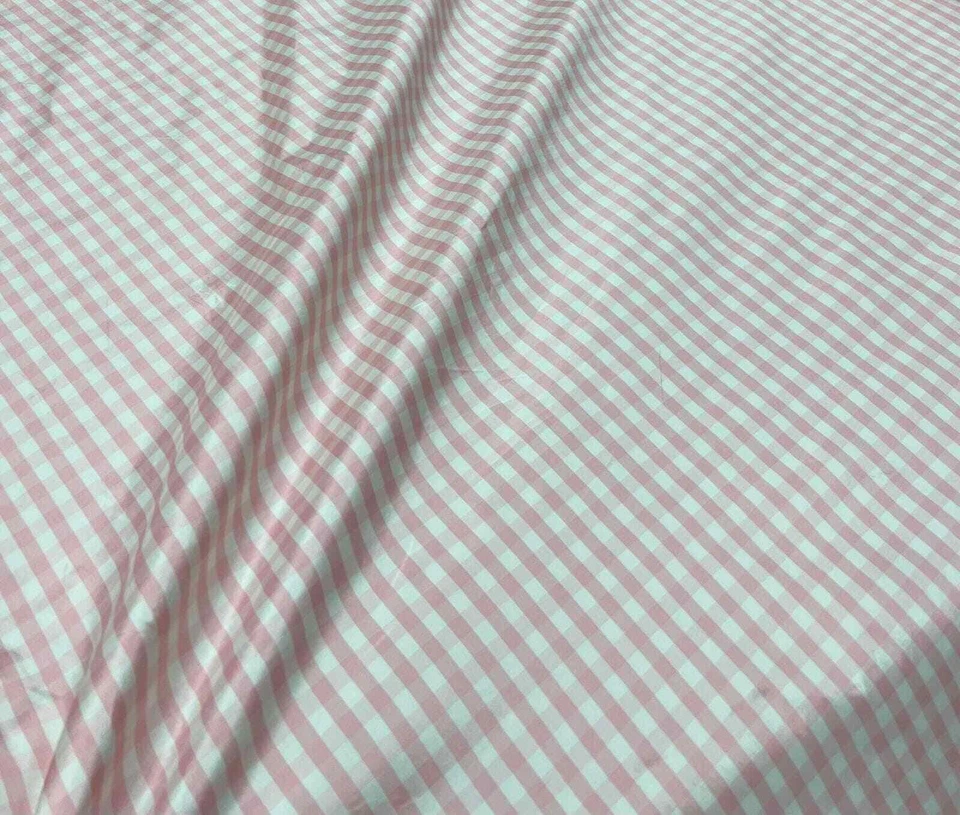 Hermosa tela de tafetán de seda a cuadros. Variaciones de color disponibles. Foto 2 de 4