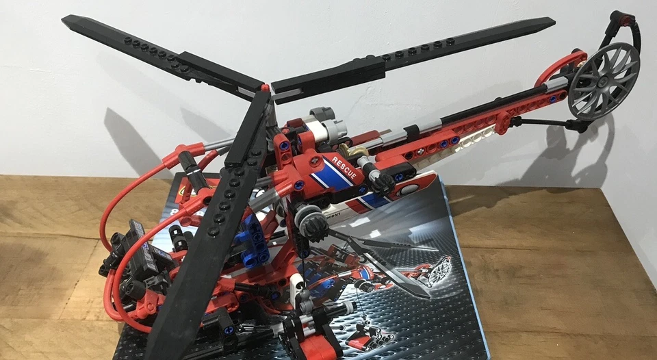 LEGO Technic 8068 Rescue Helicopter, photo 3 of 5