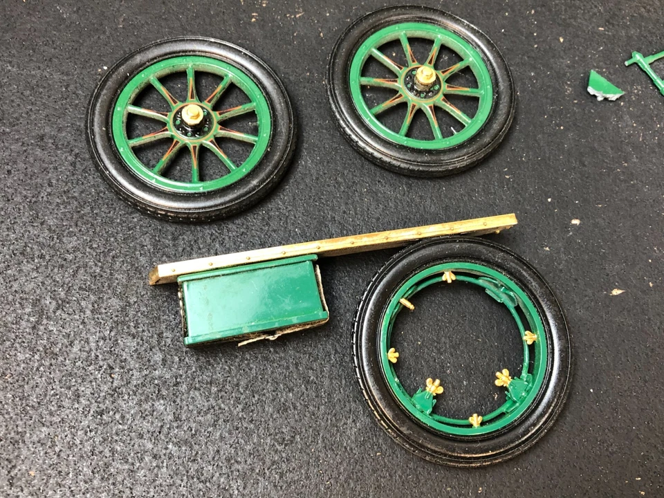 FRANKLIN MINT 1:16 Diecast Car GREEN 1905 ROLLS-ROYCE AS-IS ~ PARTS OR REPAIR - Image 3 of 4