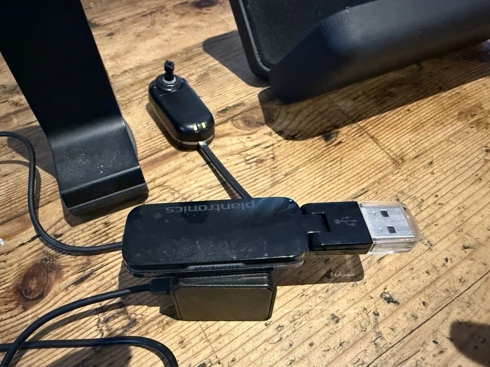 Plantronics 83356-02 Savi W440 Headset + D100A-M USB Adapter & 1 Spare Headband - Image 2 of 3