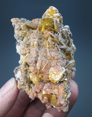 Wulfenit, Mimetesit - San Francisco Mine, Sonora, Mexiko