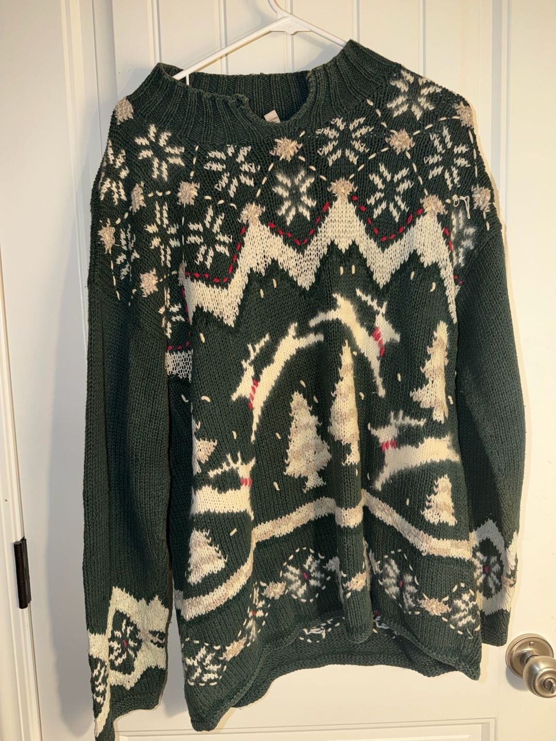 Lauren Hansen Hand-Knitted Green Reindeer and Snowflake Christmas Pullover Sweat, photo 2