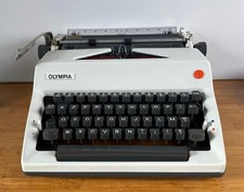 Olympia SM8 3242 Typewriter, Mint Condition, 1970  Case, AZERTY
