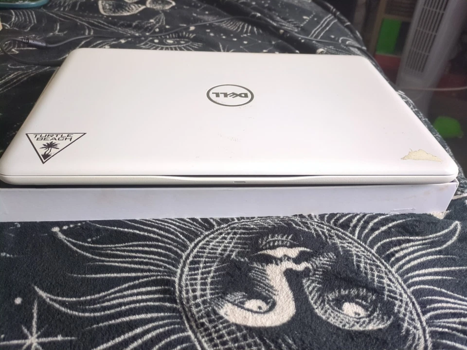 Dell Inspiron 15 5000 Series AMD A6-9200 Radeon 8gb Windows 10 mit Ladegerät - Bild 3 von 4