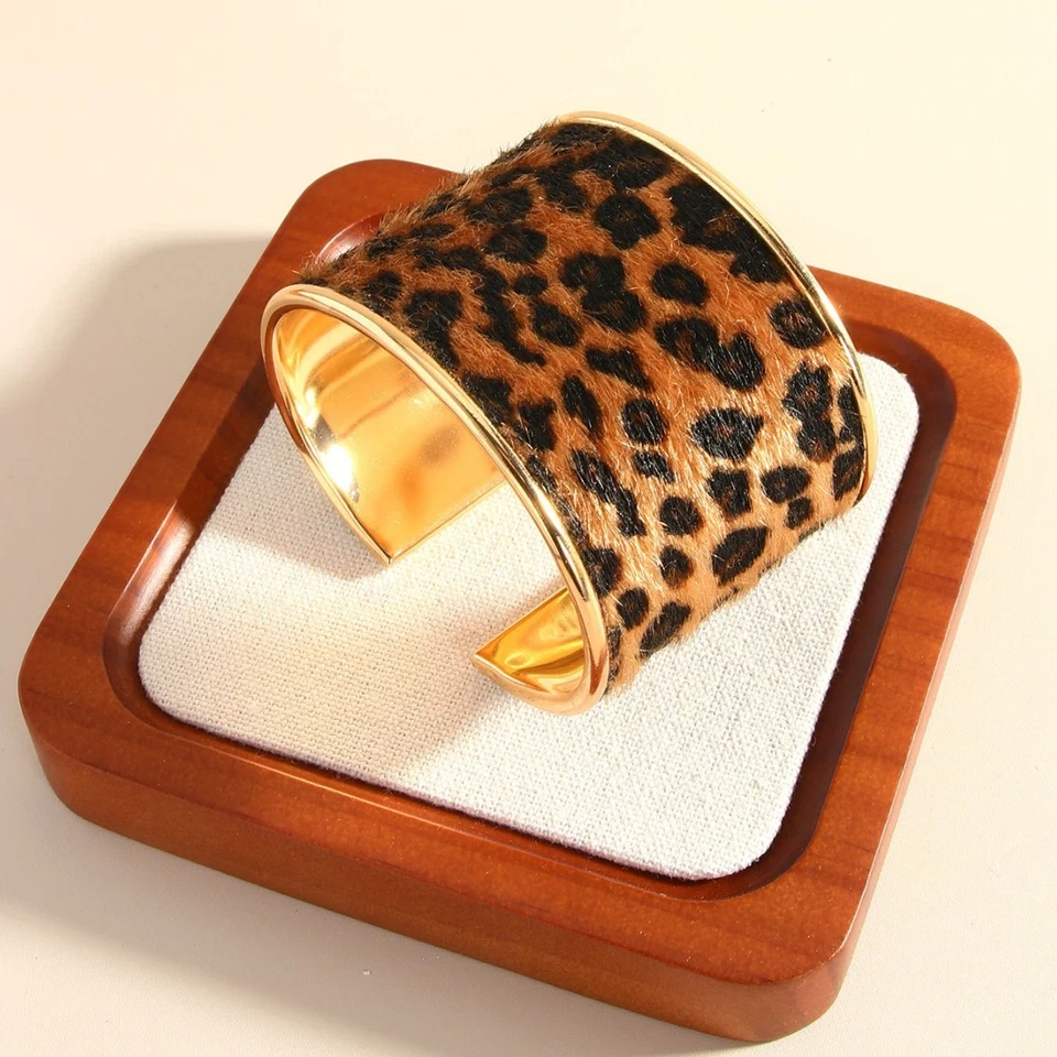 Juego de 2 piezas de brazalete ancho de leopardo guepardo tono dorado estampado animal peludo boho Foto 2 de 4