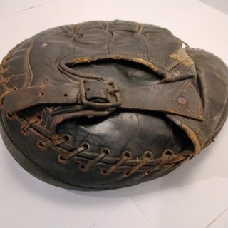 Vintage Leather Baseball Catcher’s Mitt Glove w/ Buckle Strap