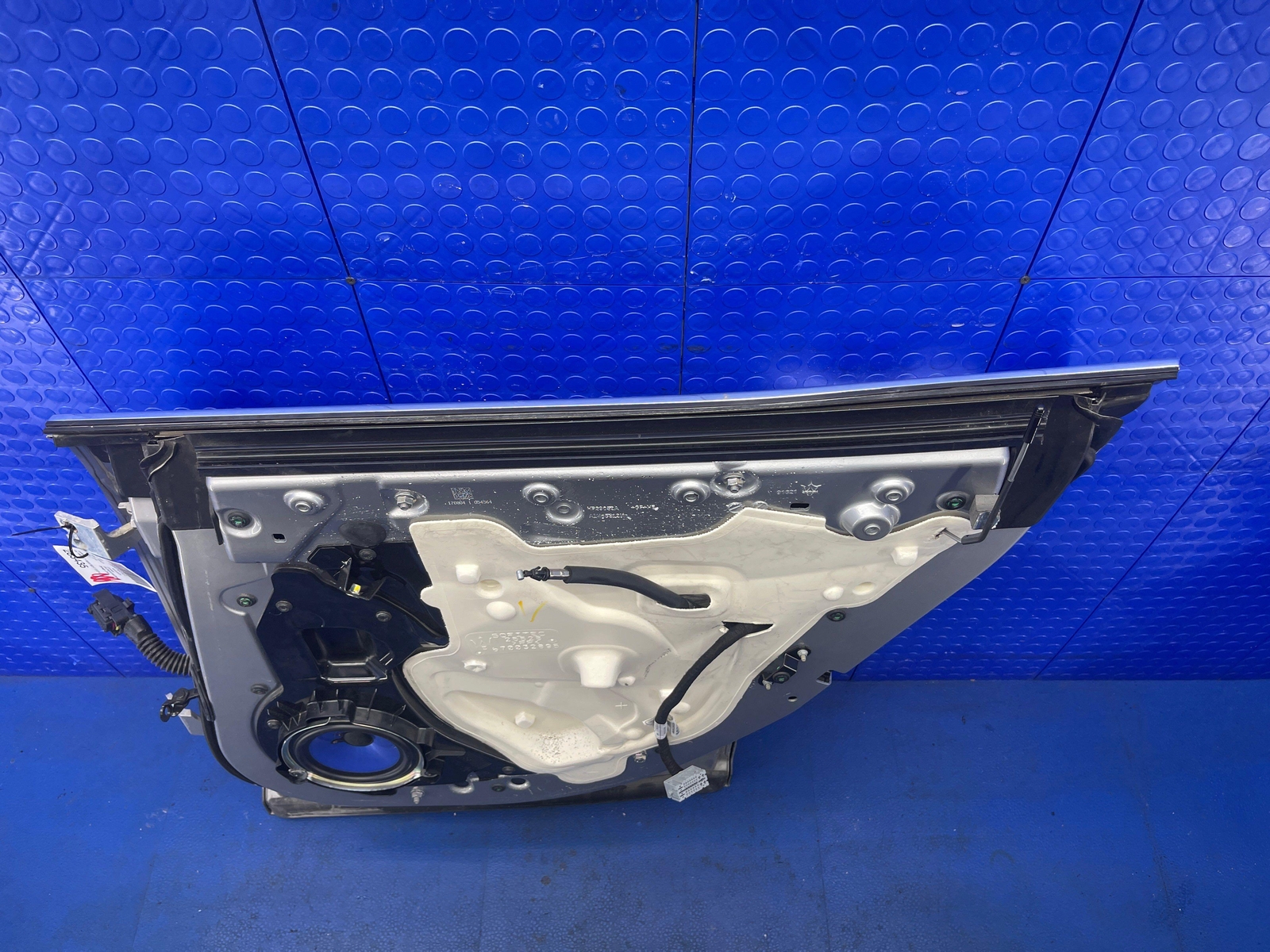 2017-2022 MASERATI LEVANTE OEM REAR RIGHT DOOR *NO GLASS* GRIGIO METTALLIC (817)