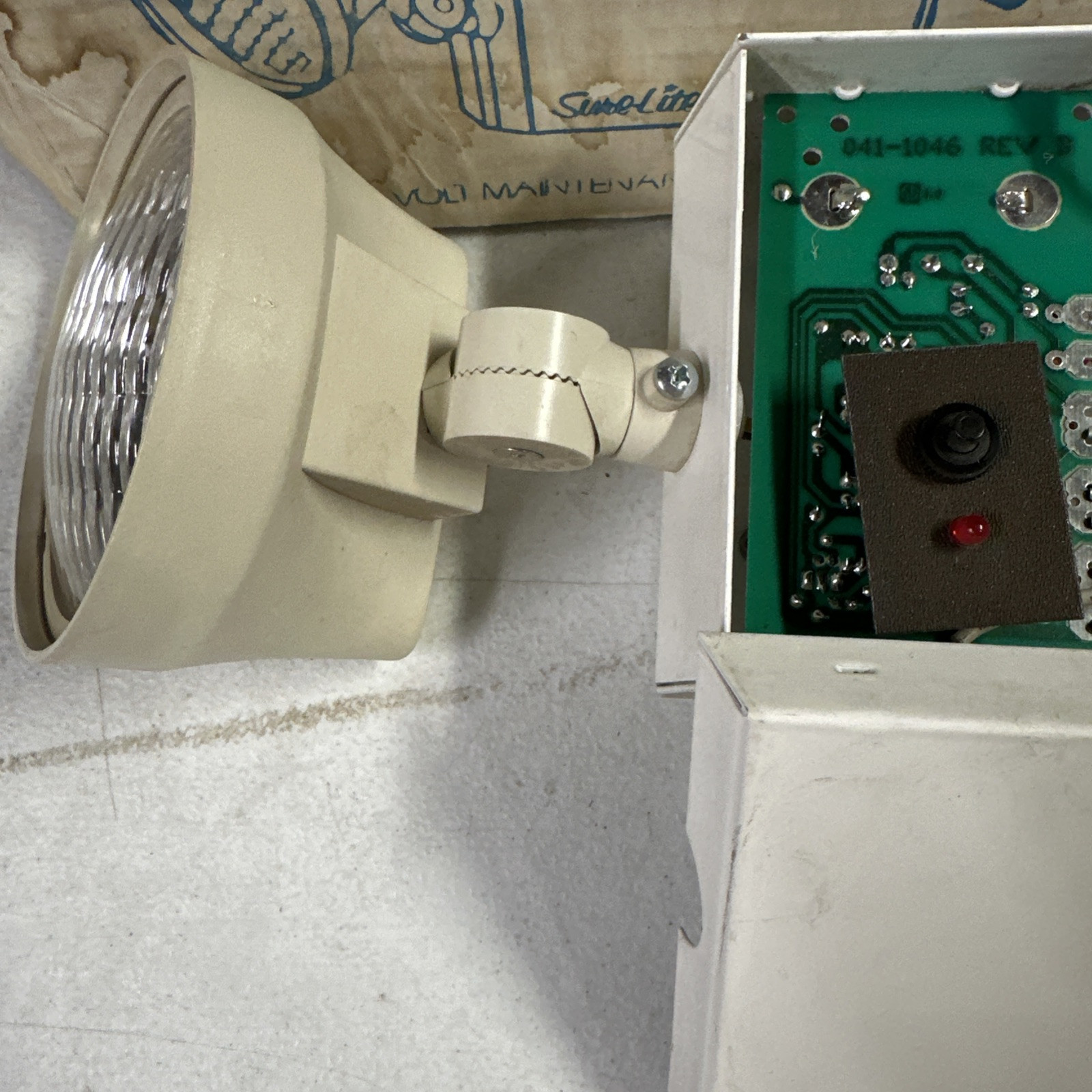 Sure-Lites Emergency Lighting Unit Model LM-1 White Vintage 120-277V White Used