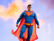 Modellino Superman GONG by POPMART Batman: Hush scala 1/12
