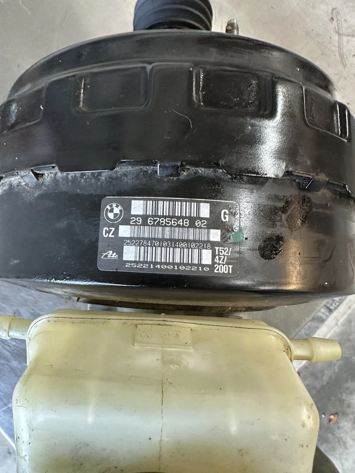 08-13 BMW E90 E92 E93 M3 Conjunto de cilindro maestro de refuerzo de freno de fábrica Foto 3 de 4